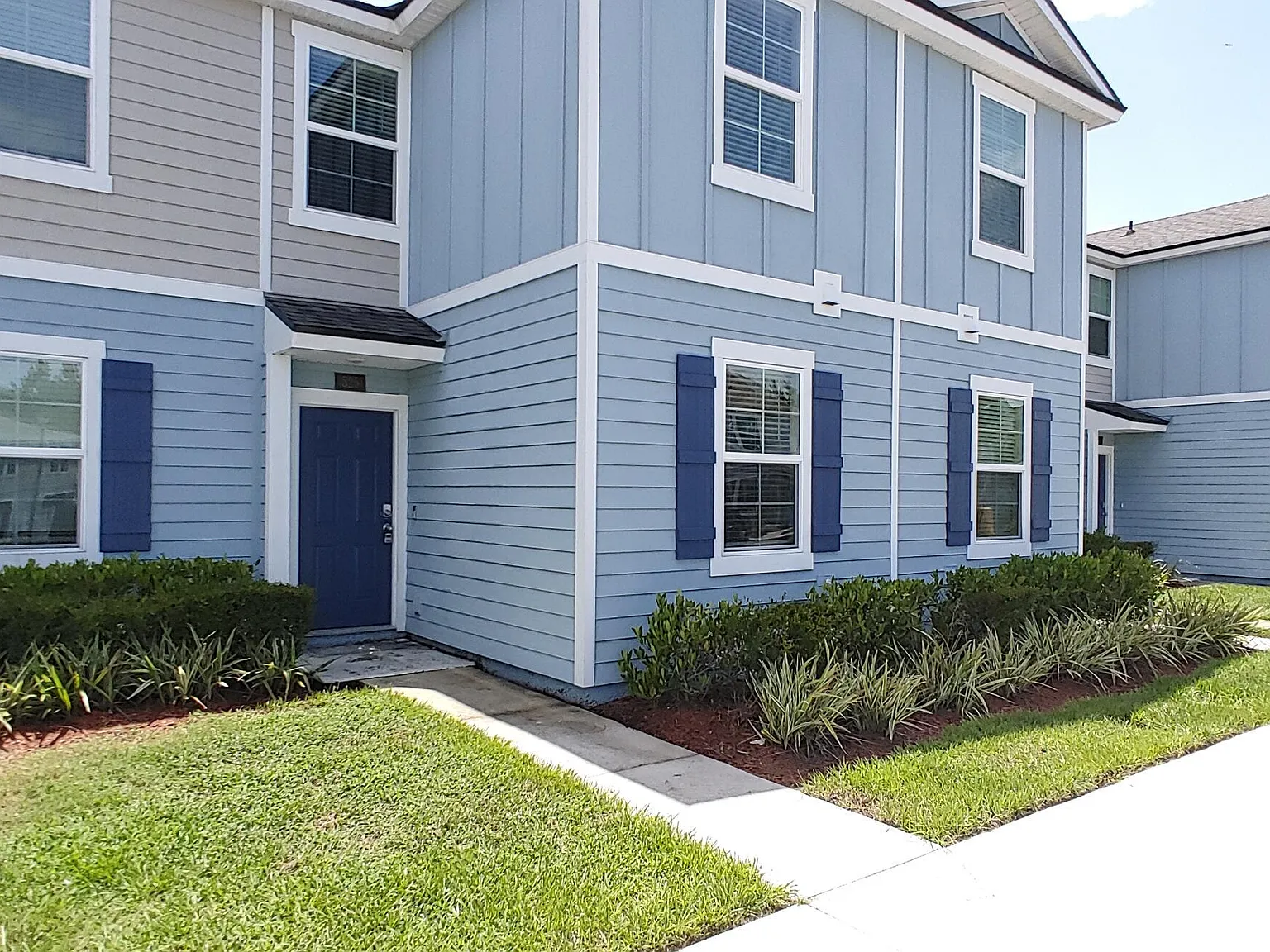 3 bed, 2.5 bath, 1335 sqft, $1,850 — Photo 2