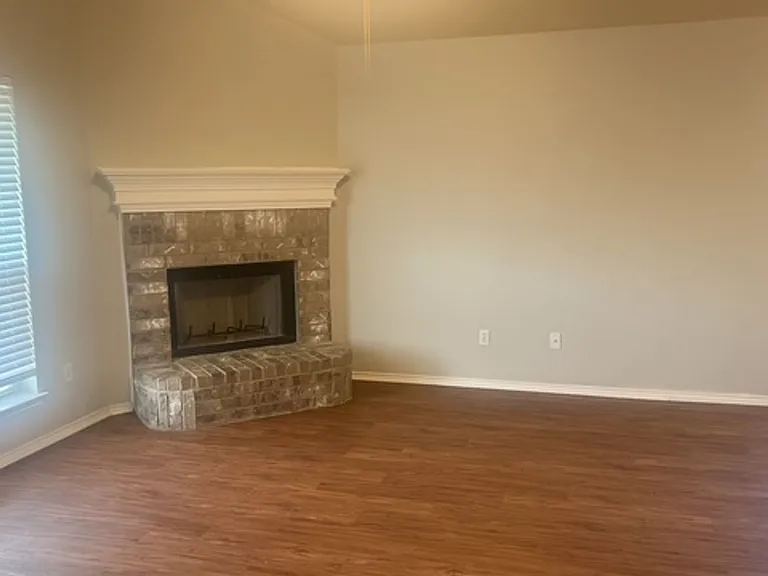 2913 Vicksburg Ln — Photo 7