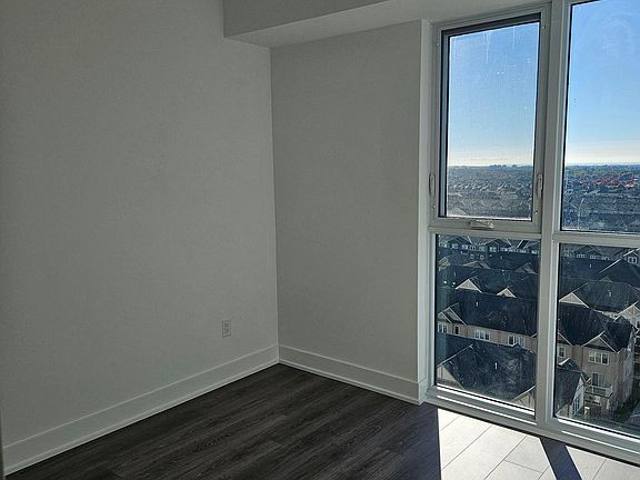 5th image of 2545 Simcoe St N #1006