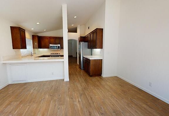 4th image of 570 Pacific Cove Dr