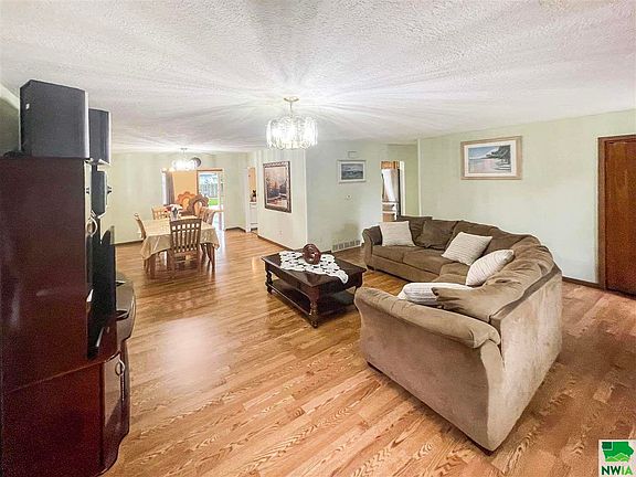4th image of 707 E 21st St