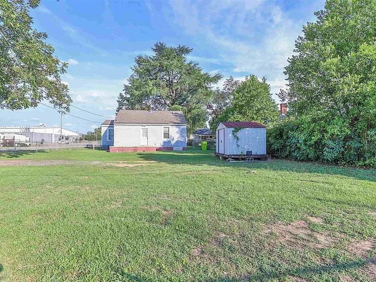 305 Virginia St — Photo 28