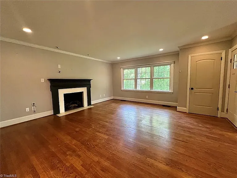 4506 Starmount Dr — Photo 14