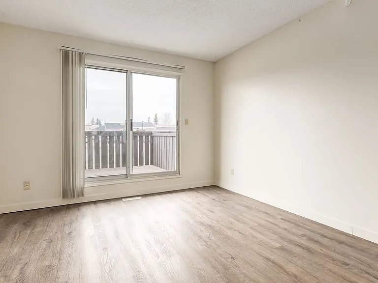 550 Rundlehorn Cir NE — Photo 8