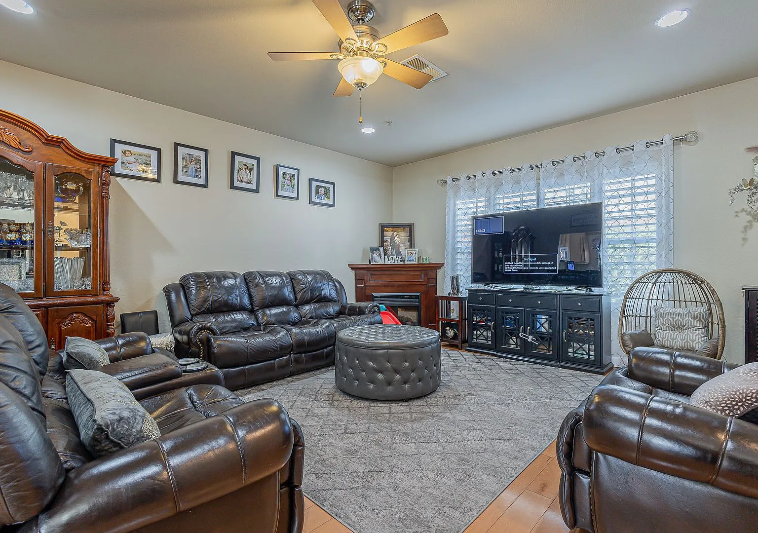 Spacious 3-Bedroom Townhouses in a Gated Community located in Rancho Cordova, CA — Photo 4
