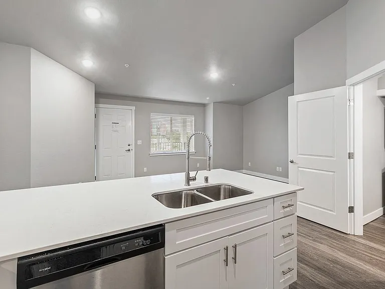 Norpoint Landing Apartments — Photo 39