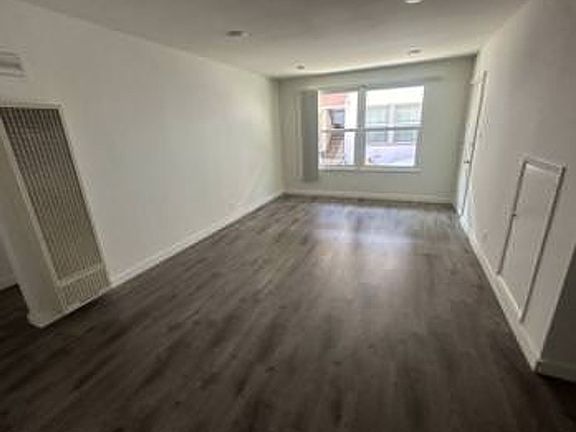 4th image of 3367 Overland Ave