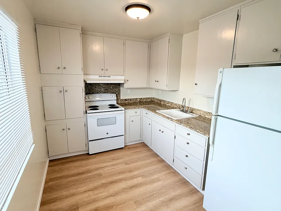 2609 Judah St #25