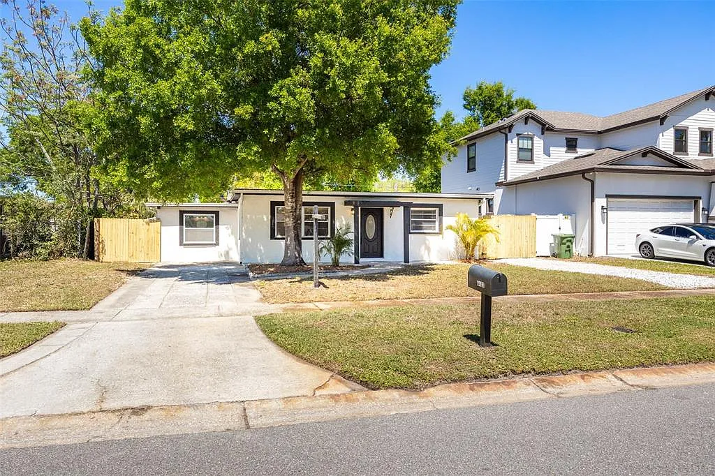 4 bed, 2.5 bath, 1420 sqft, $3,250 — Photo 3