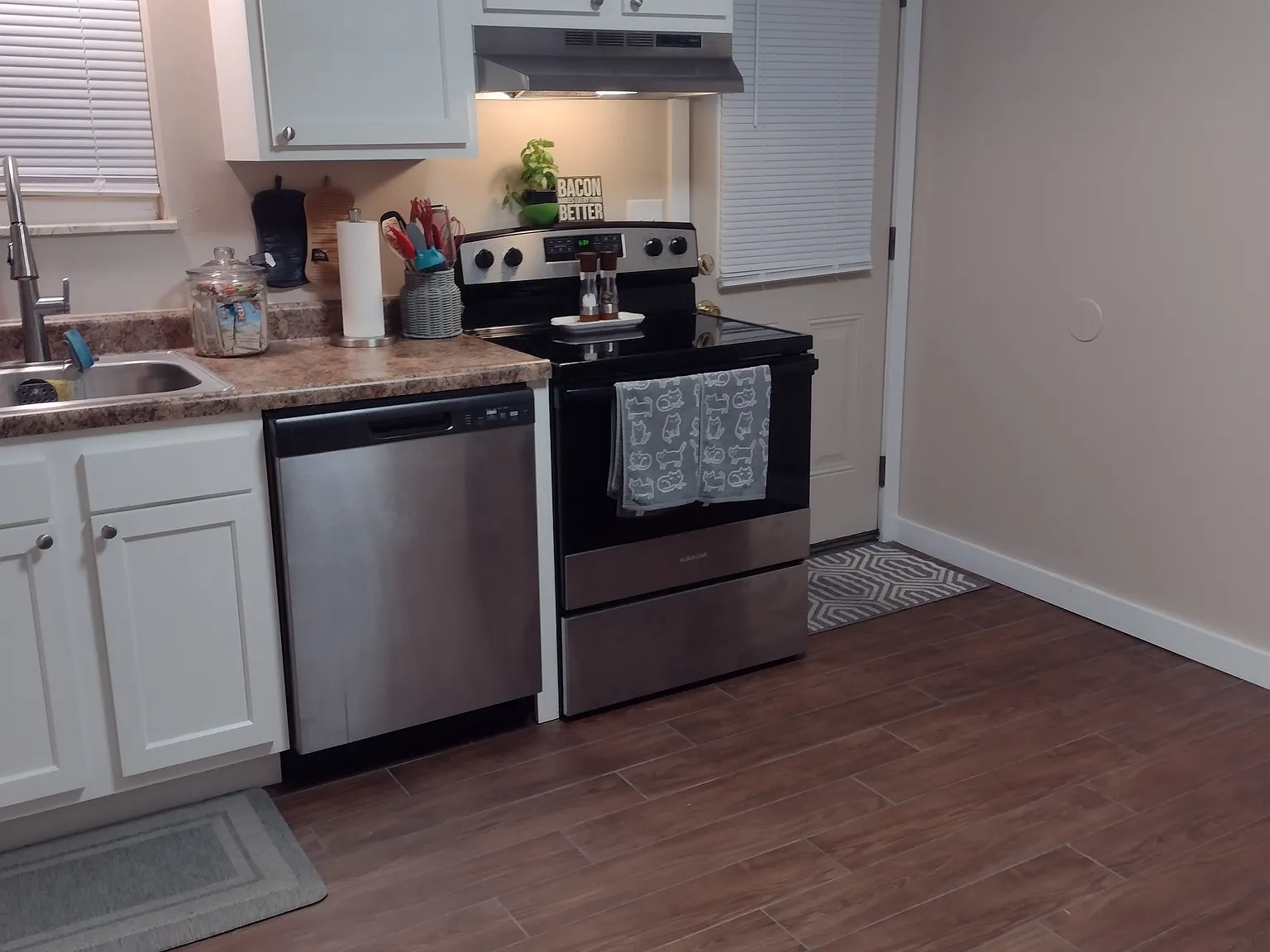 Skyline Apartments — Photo 2