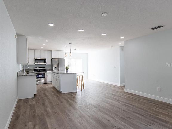 3rd image of 3013 E Comanche Ave