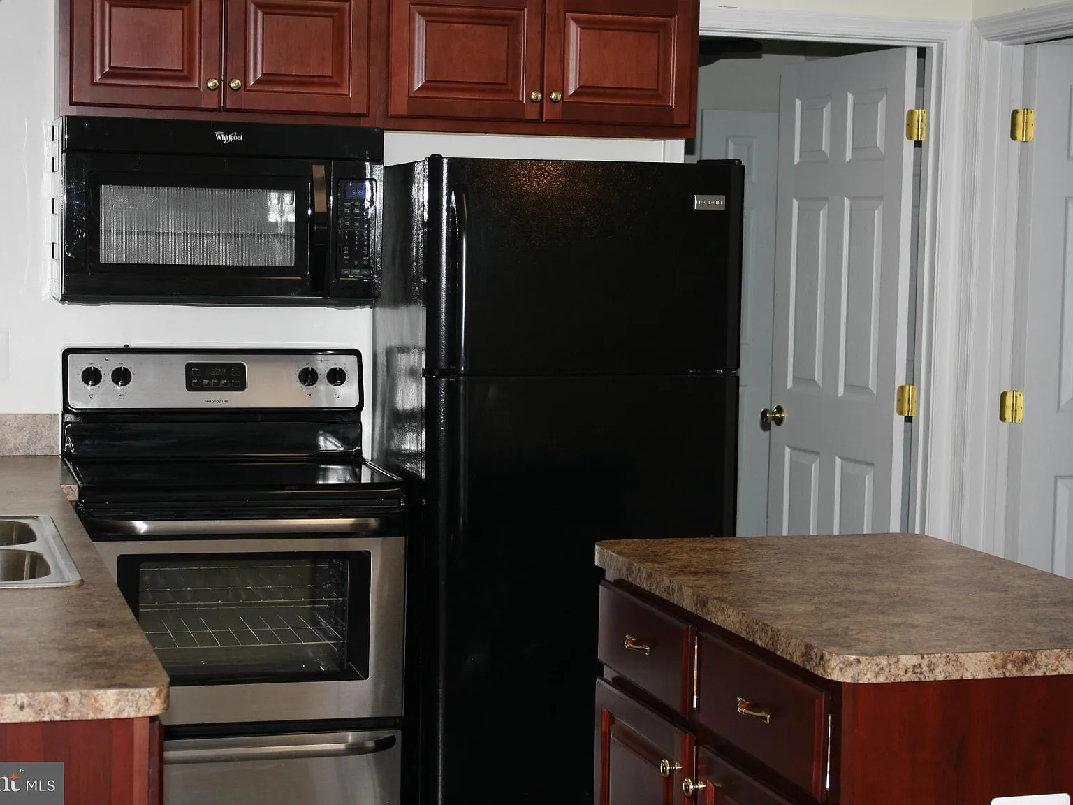 1 bed, 1.0 bath, 850 sqft, $1,350 — Photo 2