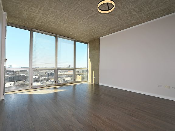 2nd image of 1845 S Michigan Ave Unit 1402