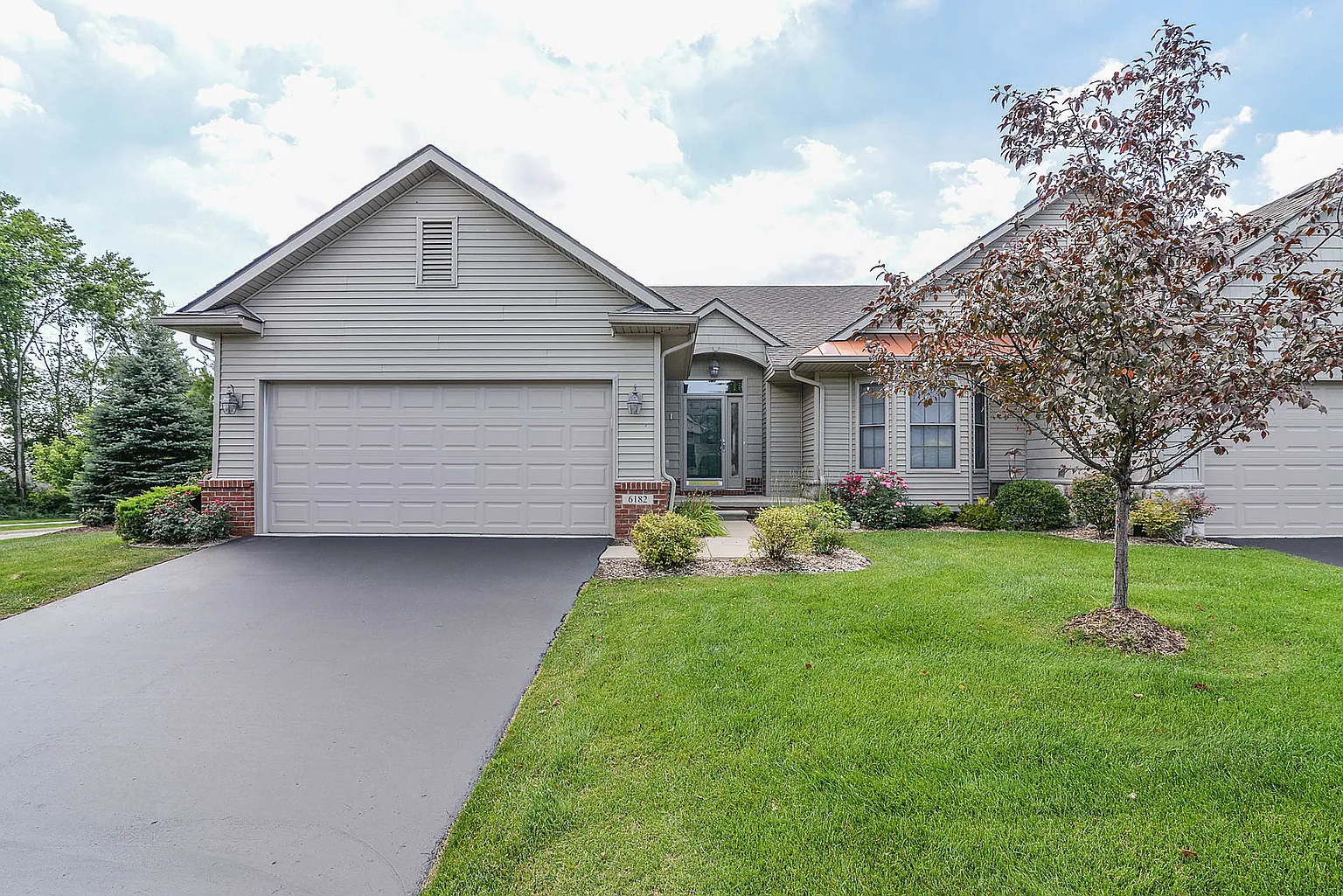 6182 Green Ash Dr photo 1