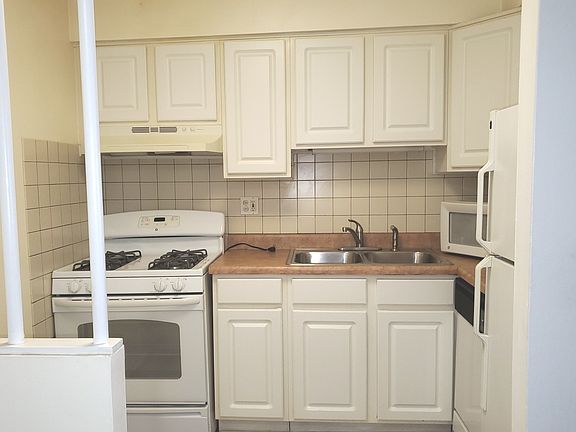 3rd image of 1227 Harlem Ave APT 414
