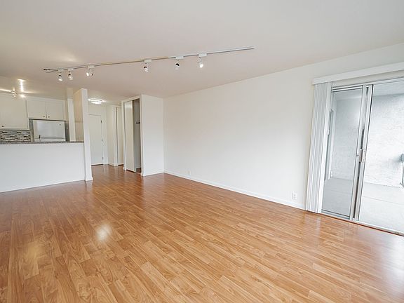 4th image of 330 Adams St #310