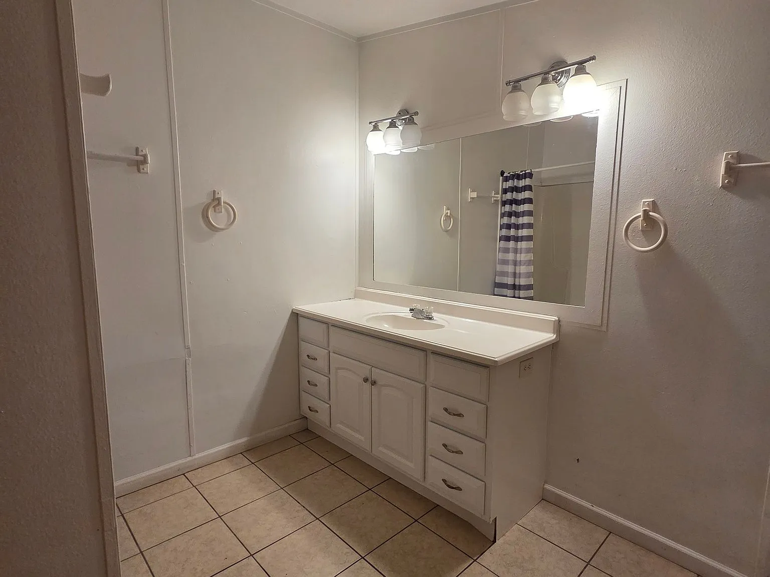Room with private bathroom for rent — Photo 2