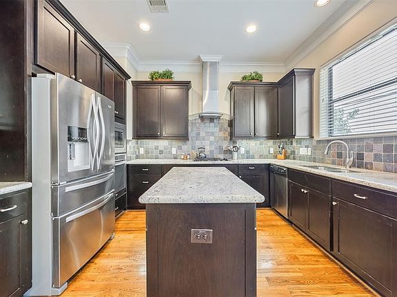 3rd image of 615 W 27th St Unit D