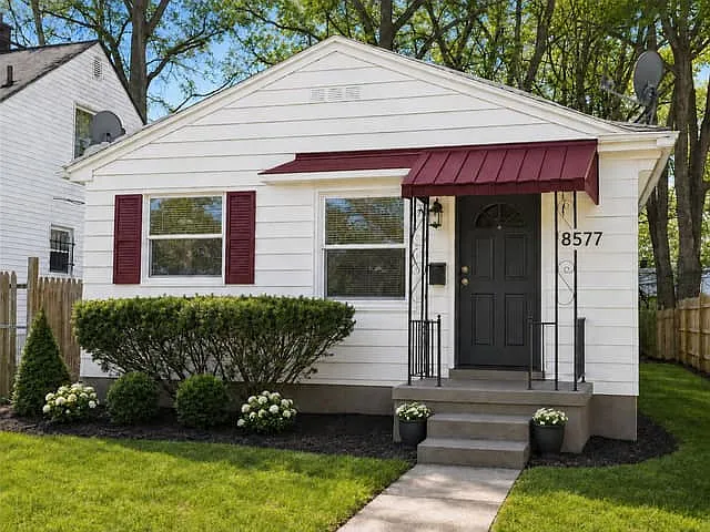 2 bed, 736 sqft, $1,200 — Photo 1
