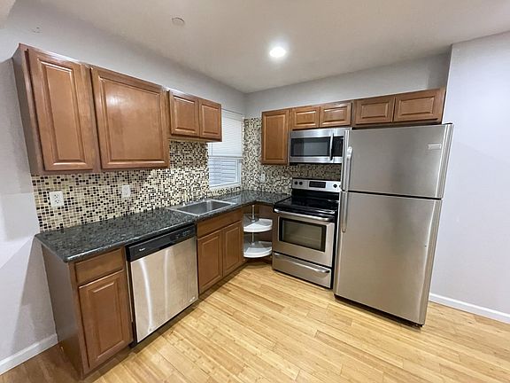2nd image of 3922 Haverford Ave #2