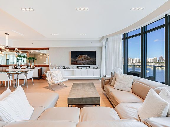 5th image of 17301 Biscayne Boulevard #1011