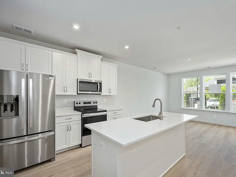 2630 Neabsco Common Pl — Photo 5