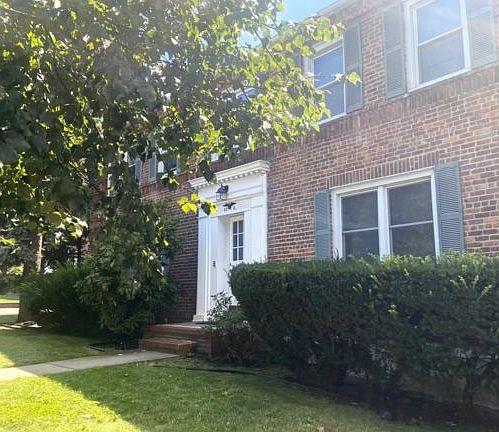 2nd image of 49-16 Douglaston Pkwy #2R