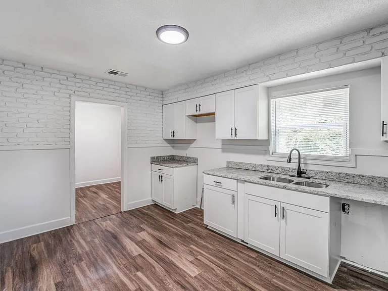 1473 Oberle Ave — Photo 5