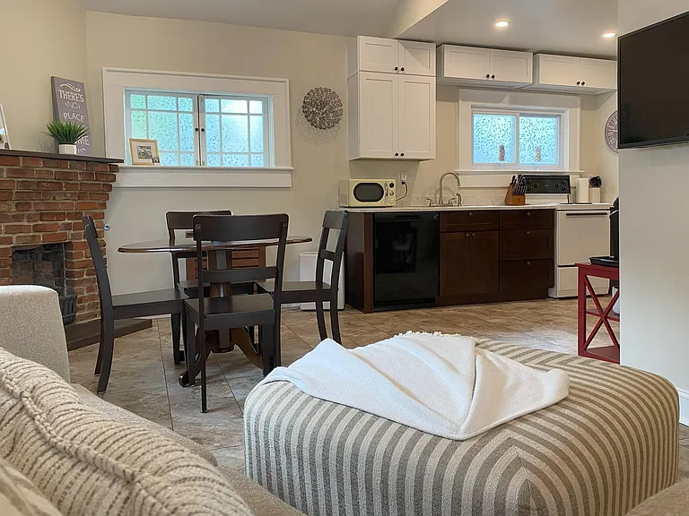 45 N Oaklawn Ave — Photo 3