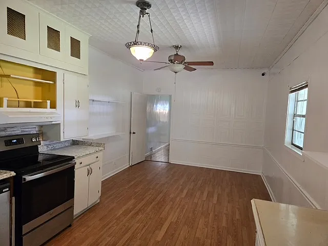 View 2 of kitchen Eat in area for table