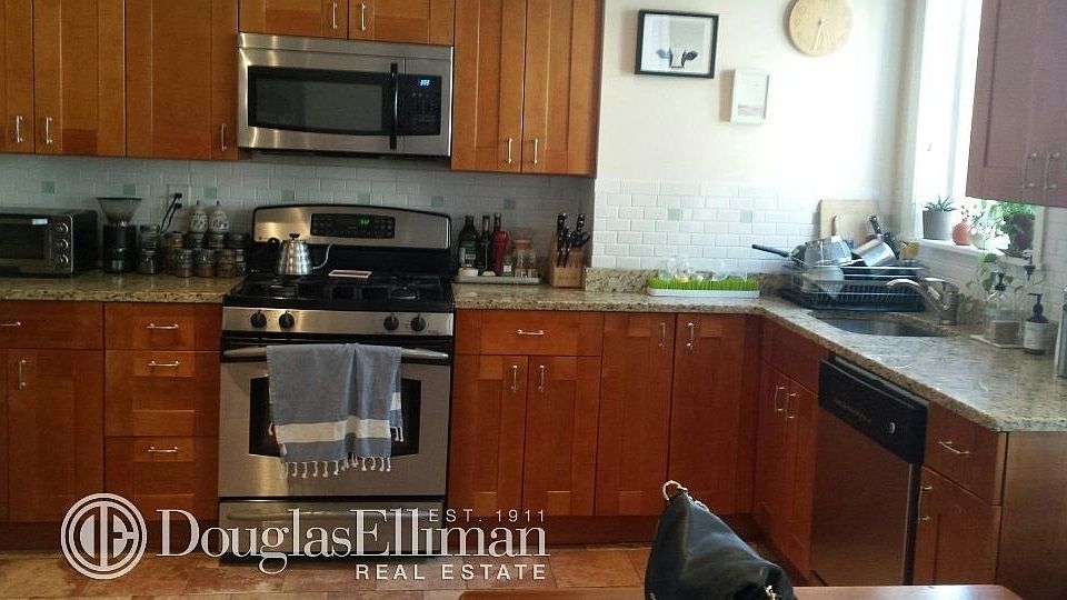 2nd image of 64A Jewel St #2