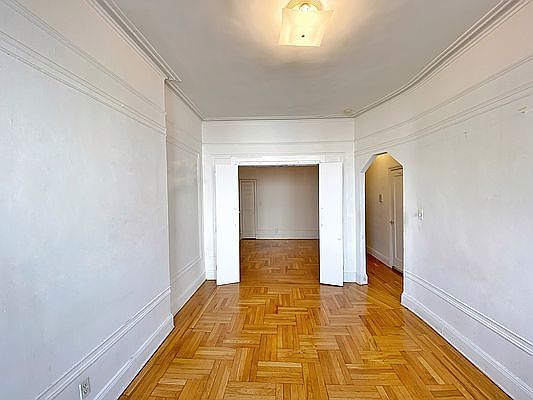3rd image of 230 7th Ave APT 3r