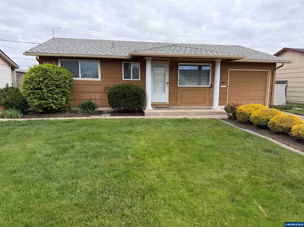 1387 Hampton Way, Woodburn, OR 97071