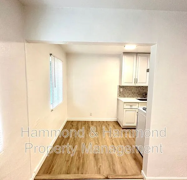 5854 Tujunga Ave #2 — Photo 11