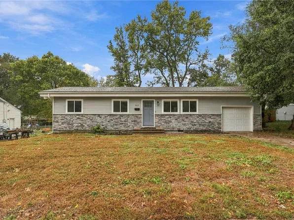 812 W Brown St, Liberty, MO 64068