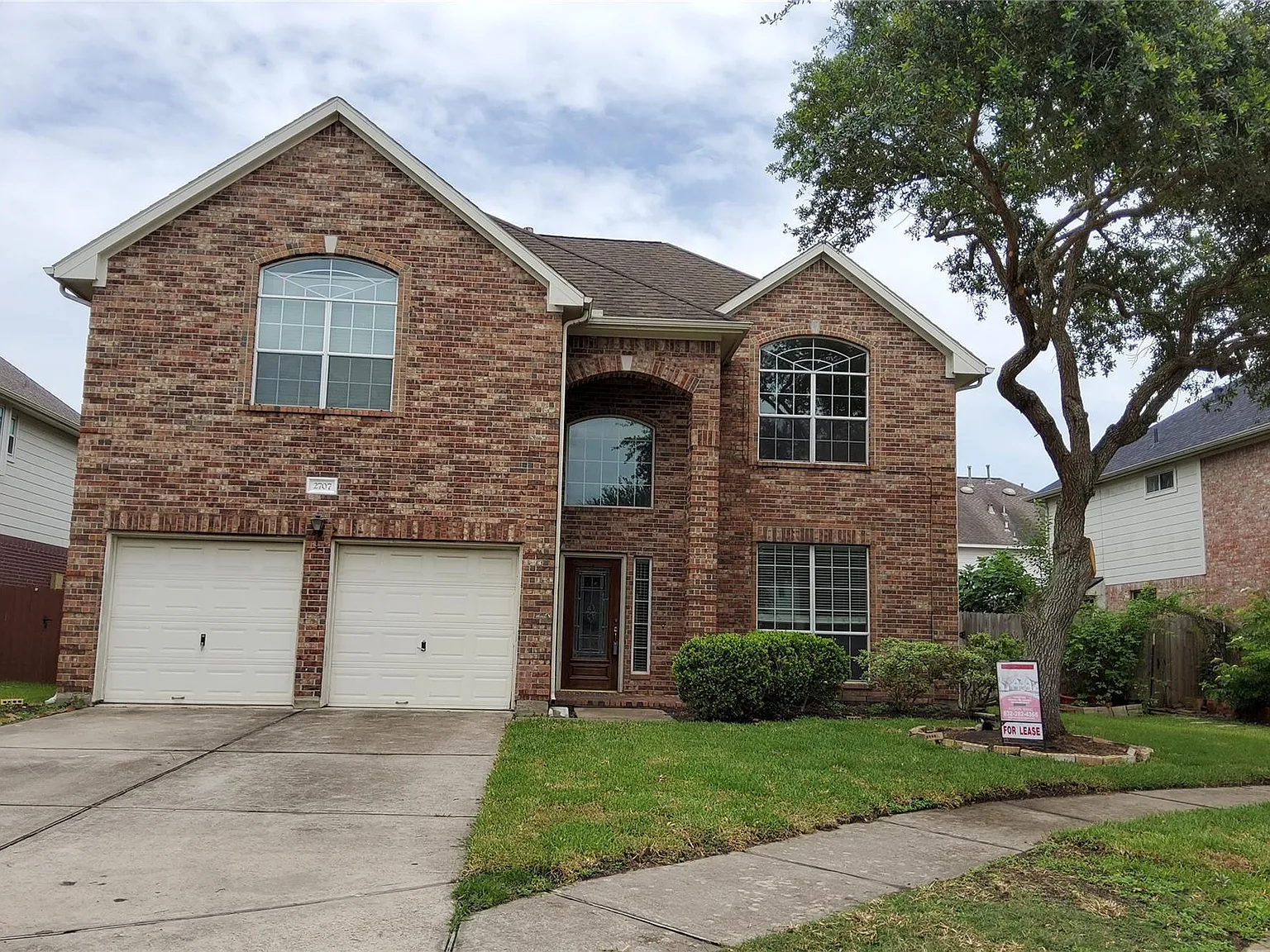 4 bed, 2.5 bath, 2578 sqft, $2,600 — Photo 1