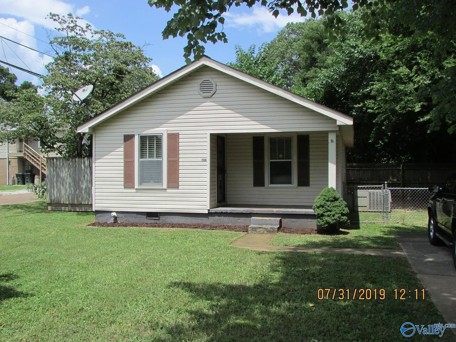 2 bed, 1.0 bath, 826 sqft, $1,100 — Photo 2