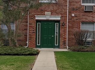 350 Leah Ln APT 2B, Woodstock, IL 60098