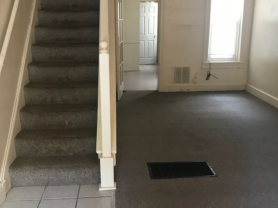 2nd image of 1451 Fairview St