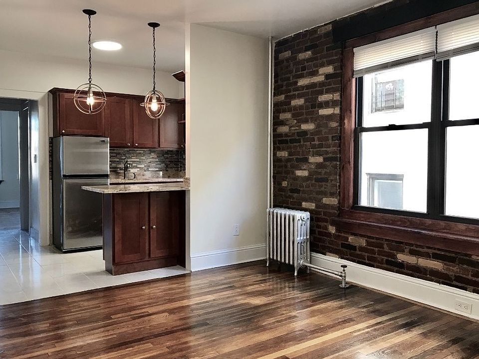 1st image of 2170 Crescent St APT 2C