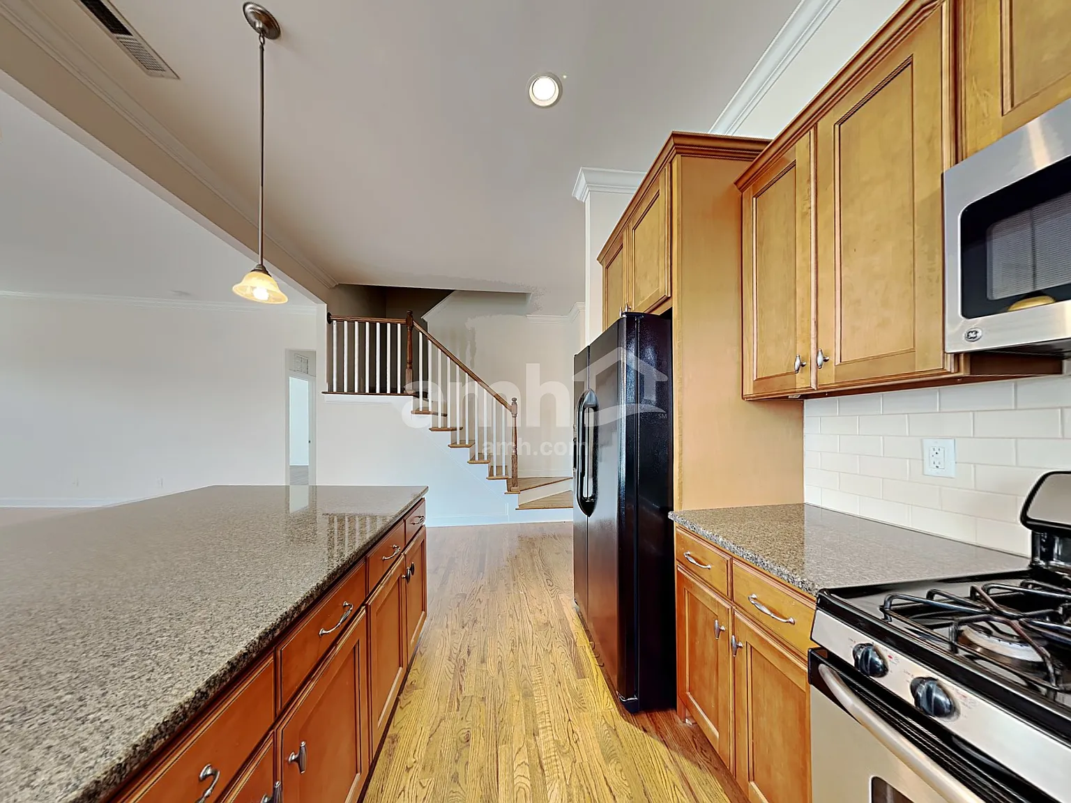 3 bed, 2.0 bath, 2165 sqft, $2,385 — Photo 3