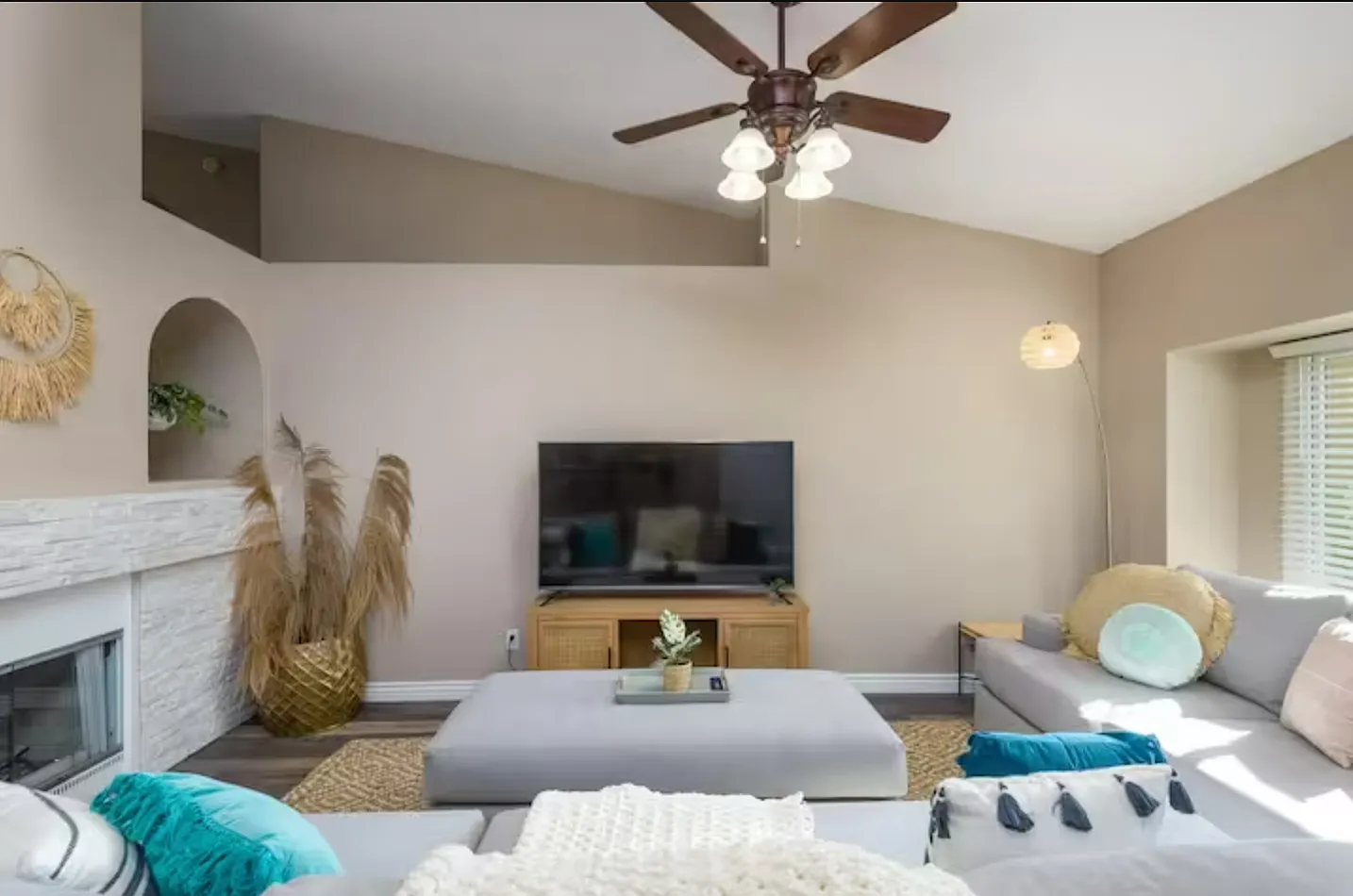 4 bed, 1976 sqft, $5,100 — Photo 4