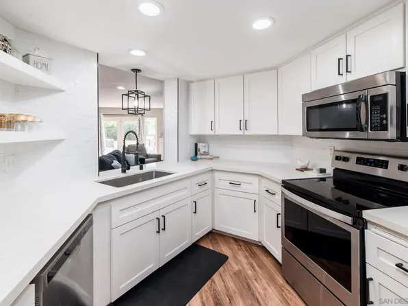 8158 Avenida Navidad APT 11, San Diego, CA 92122