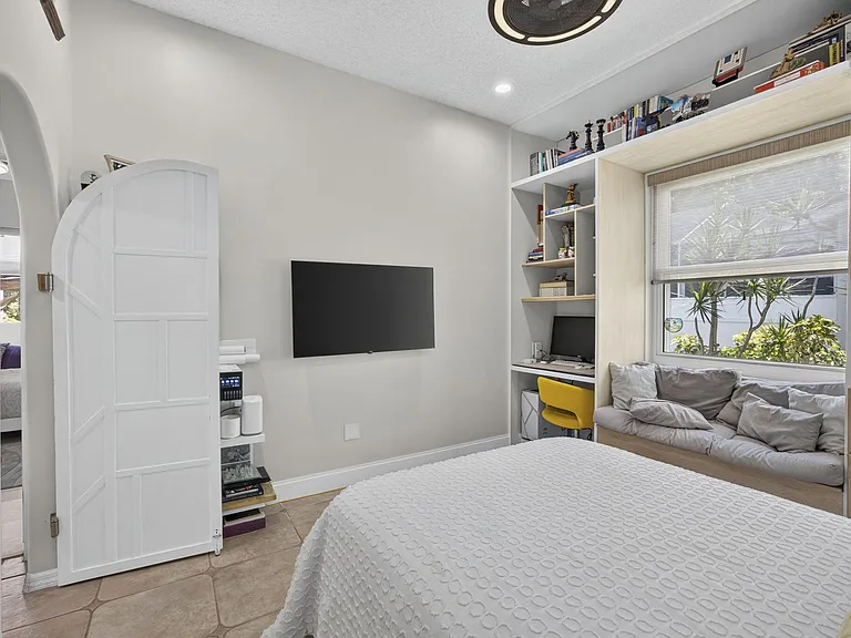 716 Lake Wellington Dr — Photo 24