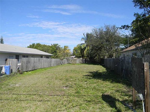 3rd image of 1085 NE 36th St