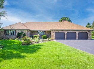 6N316 Prairie Valley Dr, St Charles, IL 60175