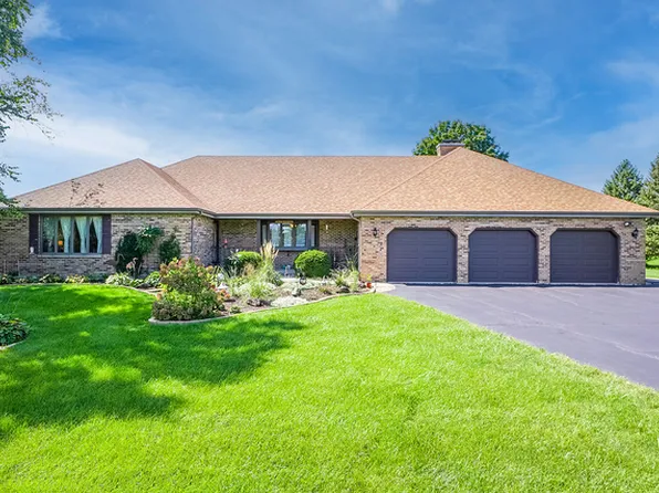 6N316 Prairie Valley Dr, St Charles, IL 60175