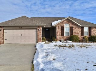 1114 S Hazelnut Ave, Springfield, MO 65802