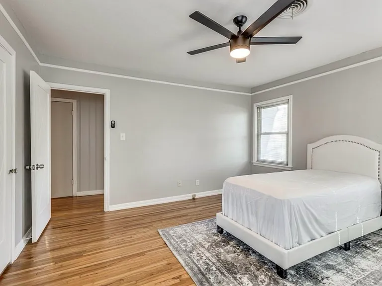3624 W Biddison St — Photo 8