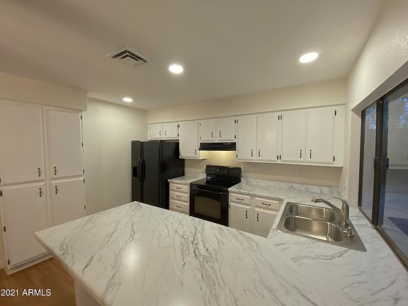 4th image of 3002 N 71st Dr